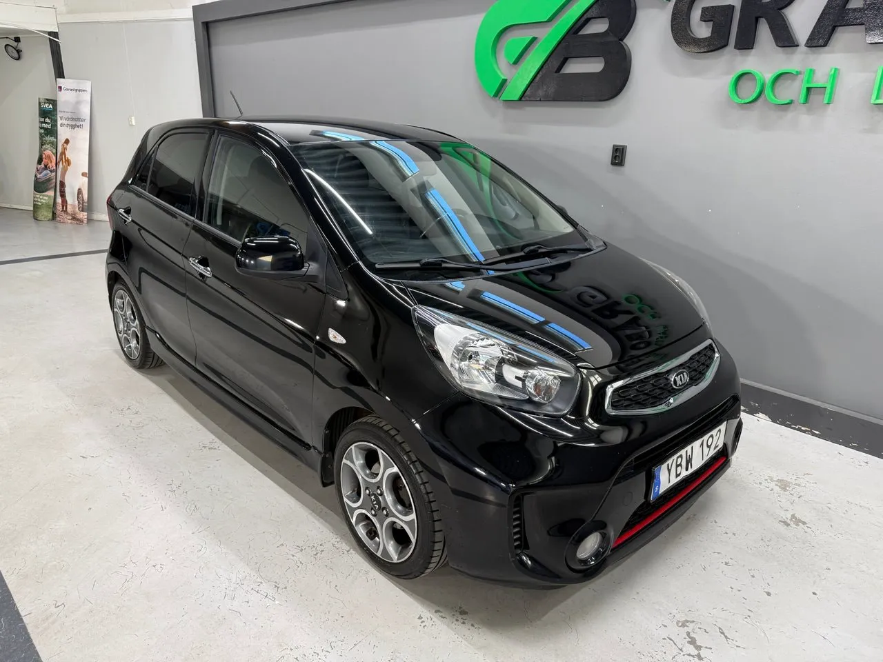 Vehicle image 6