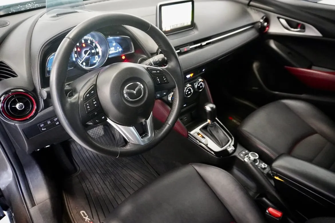 Vehicle image 9