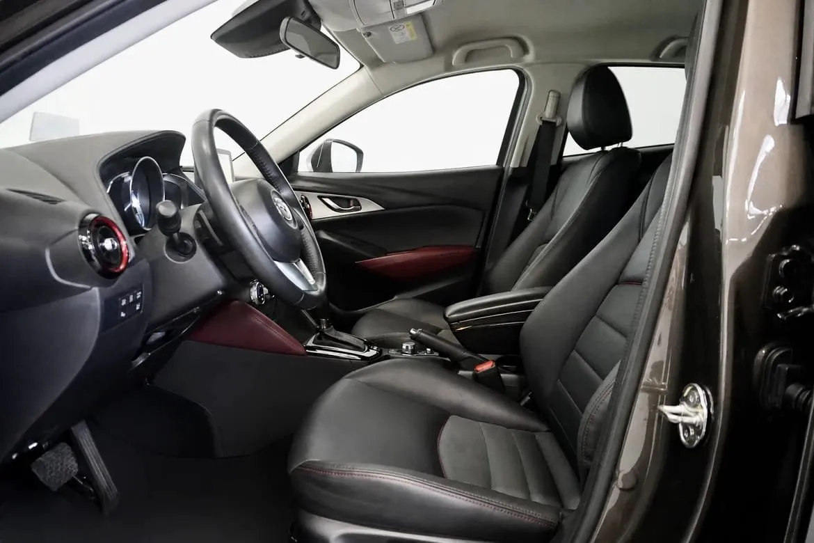 Vehicle image 18