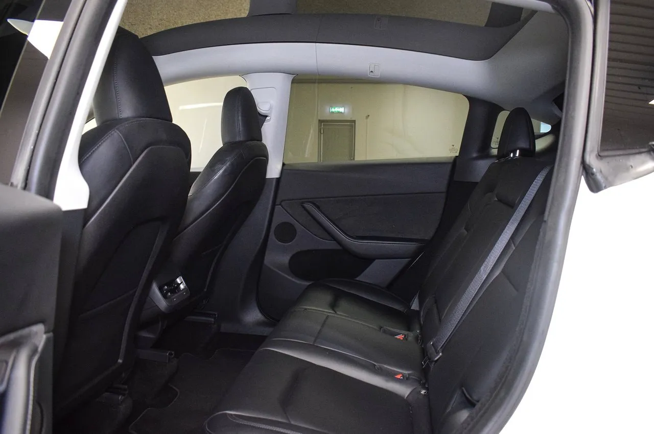 Vehicle image 21