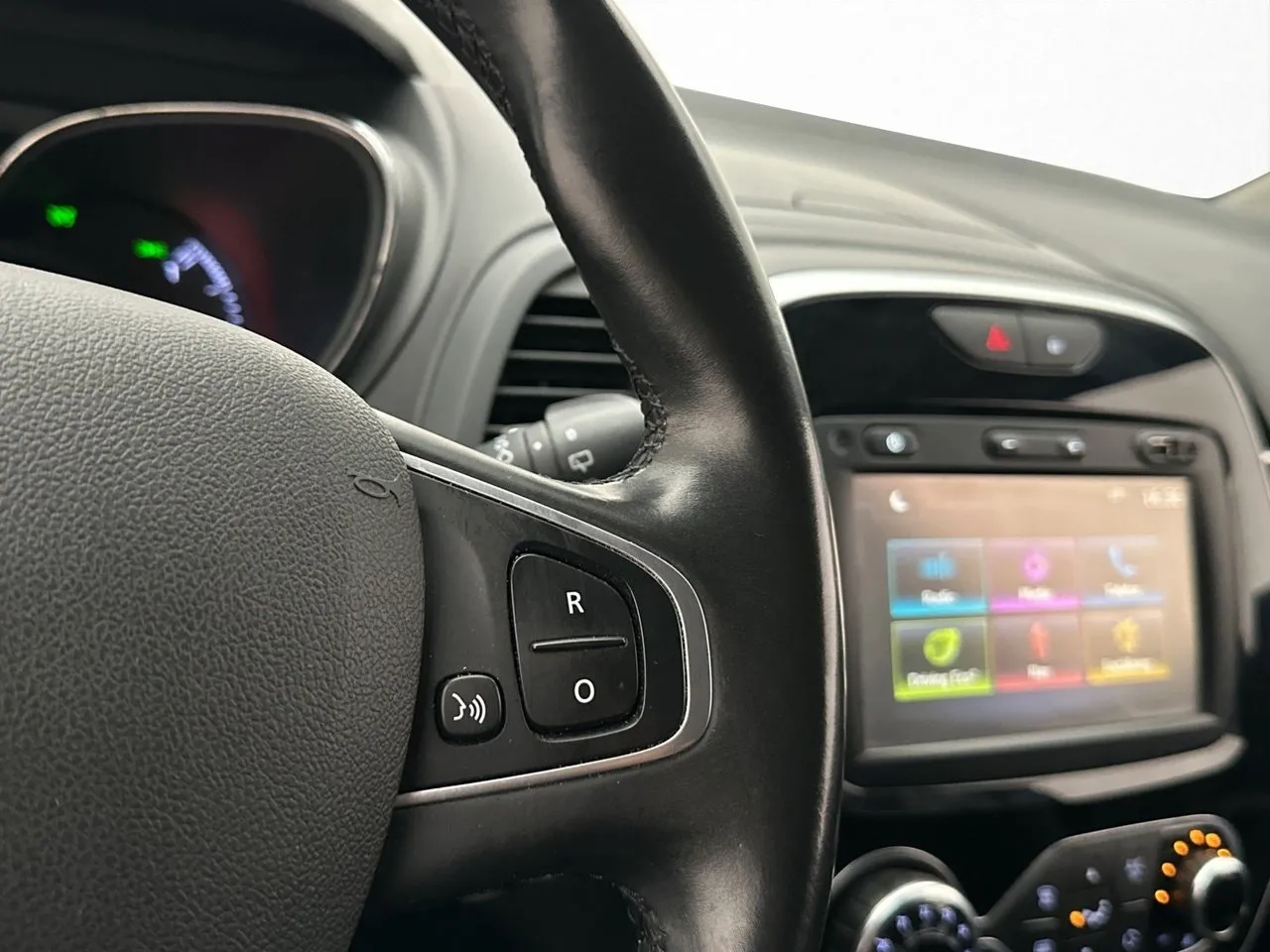 Vehicle image 16