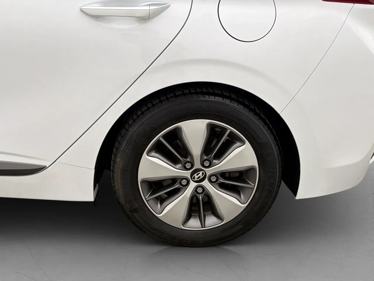 Vehicle image 30