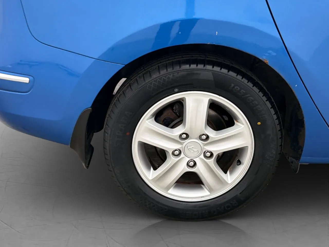 Vehicle image 21
