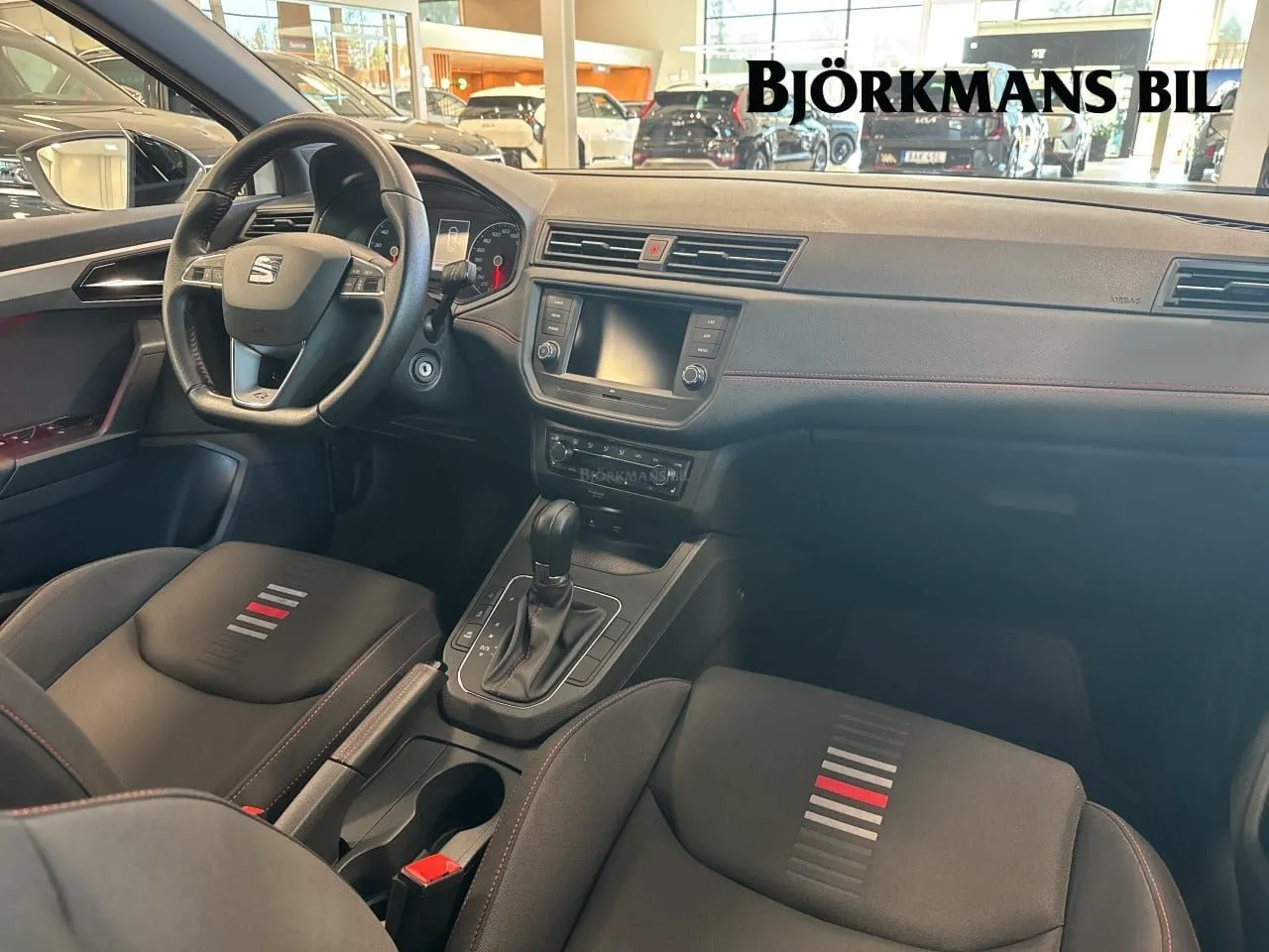 Vehicle image 16