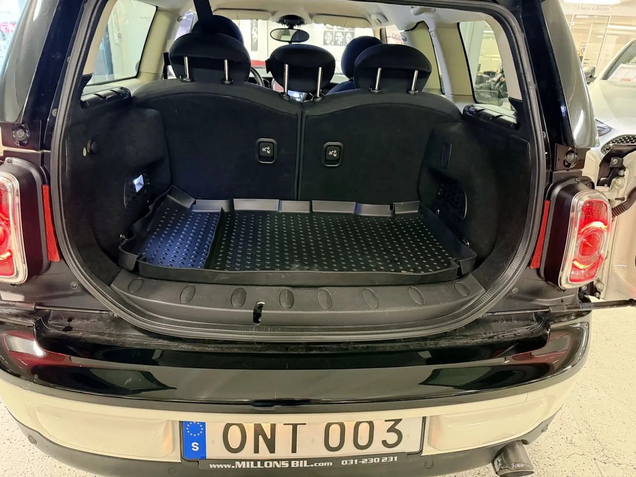 Vehicle image 21