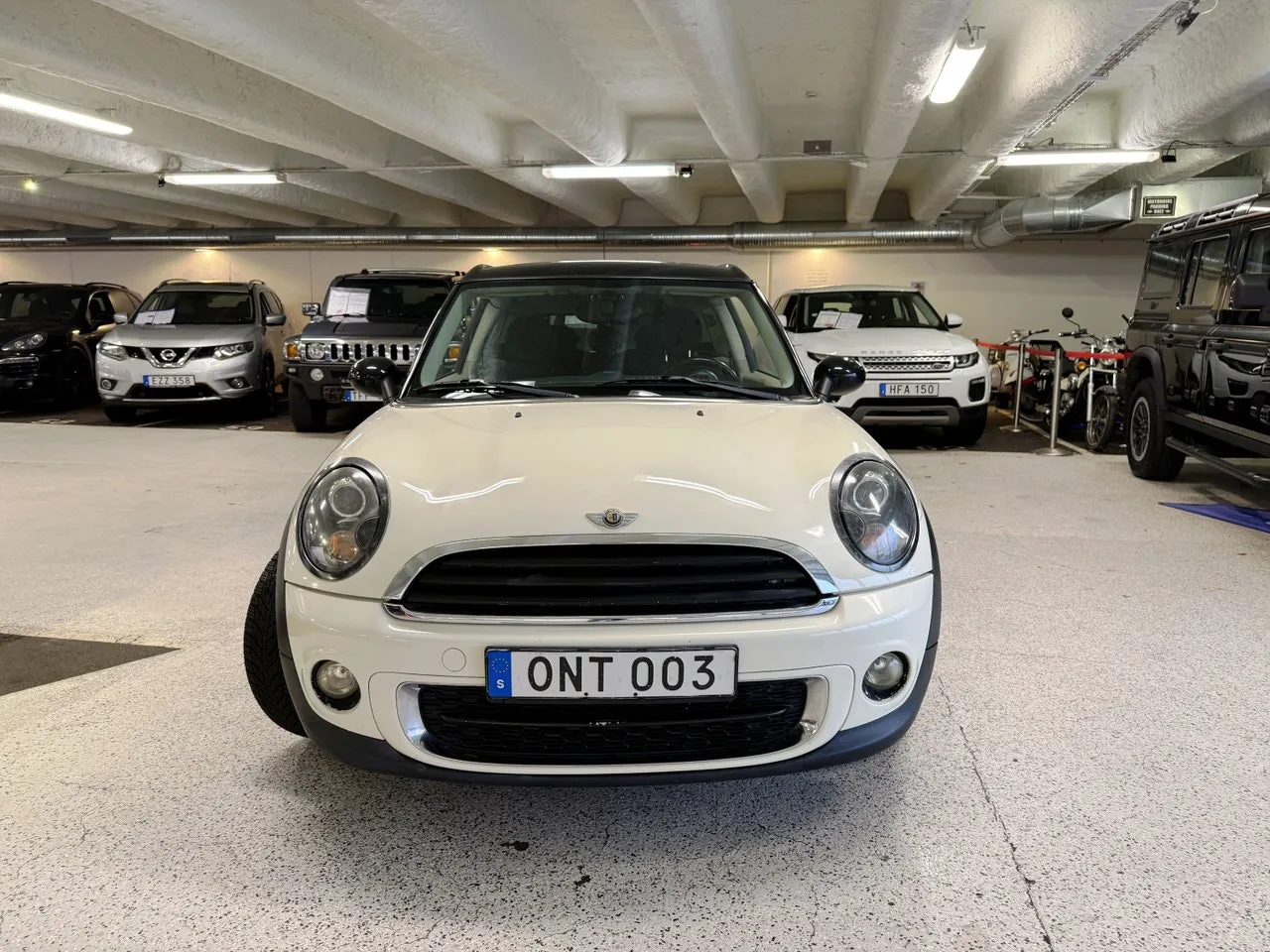 Vehicle image 6