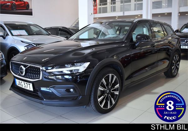 Volvo V60 Cross Country B4 AWD Core Google Värm Drag Läder H/K Carplay Cockpit - 2023