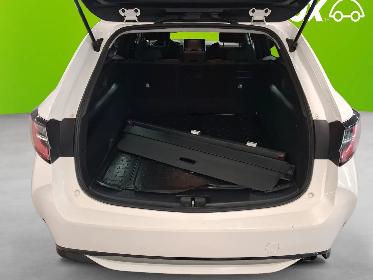 Vehicle image 15