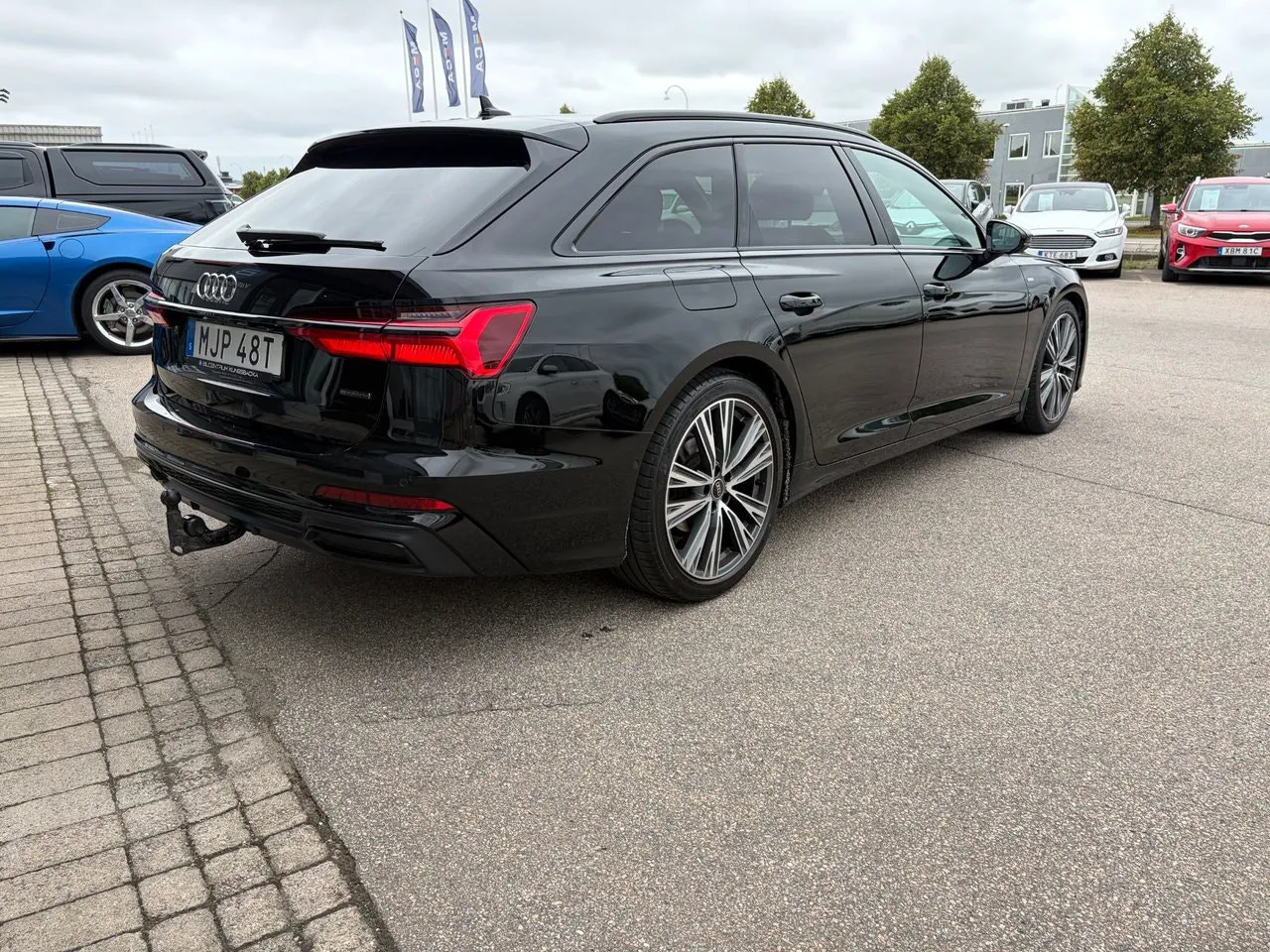 Vehicle image 5
