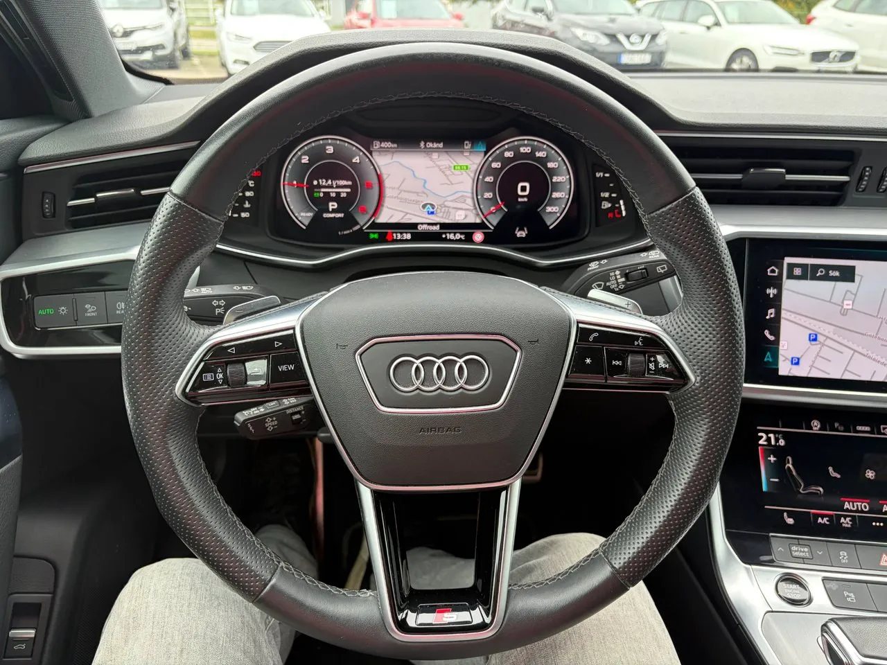 Vehicle image 16