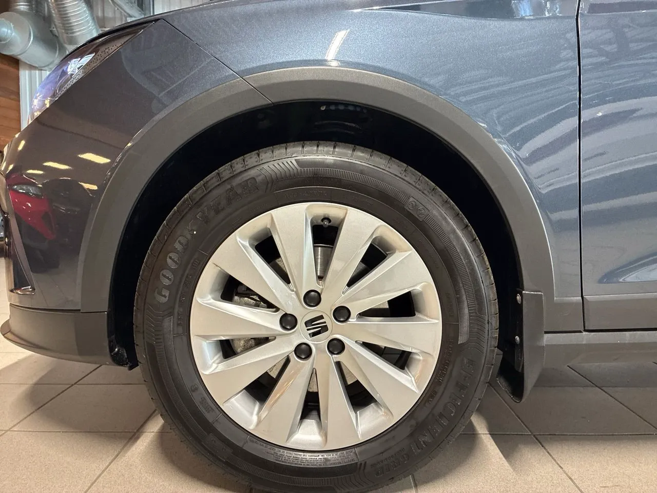 Vehicle image 21