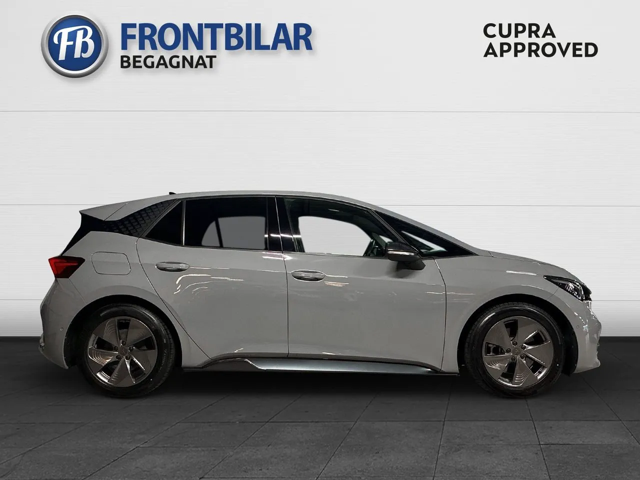 Vehicle image 5