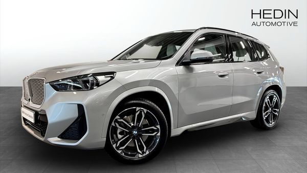 BMW iX1 xDrive30 M Sport Drag Elstolm minne H/K HUD - 2026
