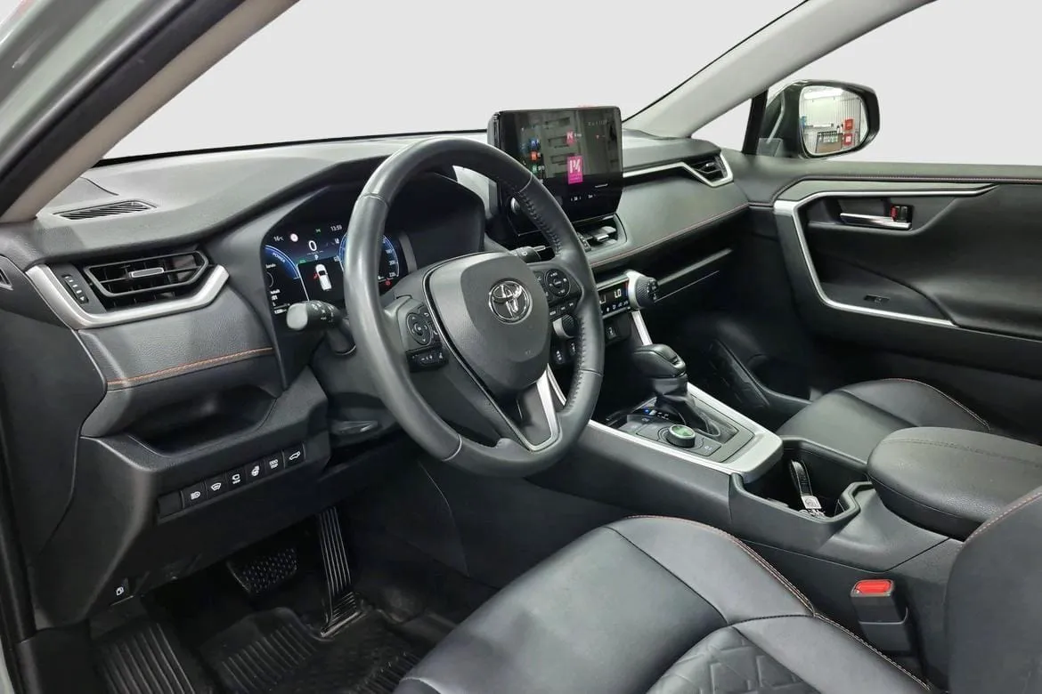 Vehicle image 6