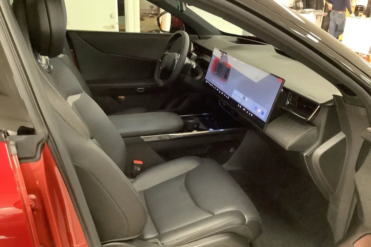 Vehicle image 9