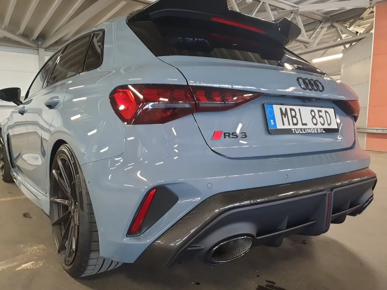 Vehicle image 21