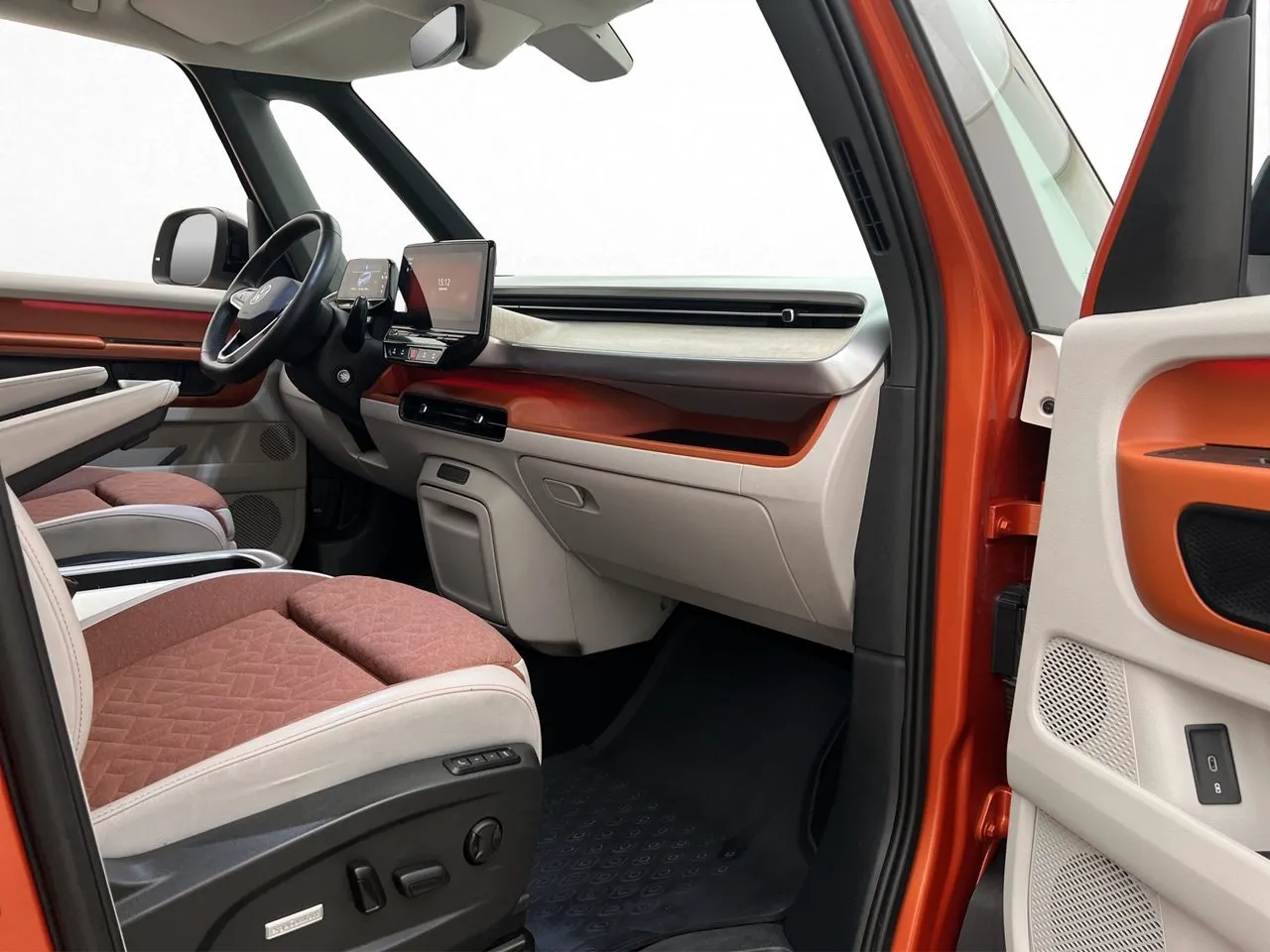 Vehicle image 32