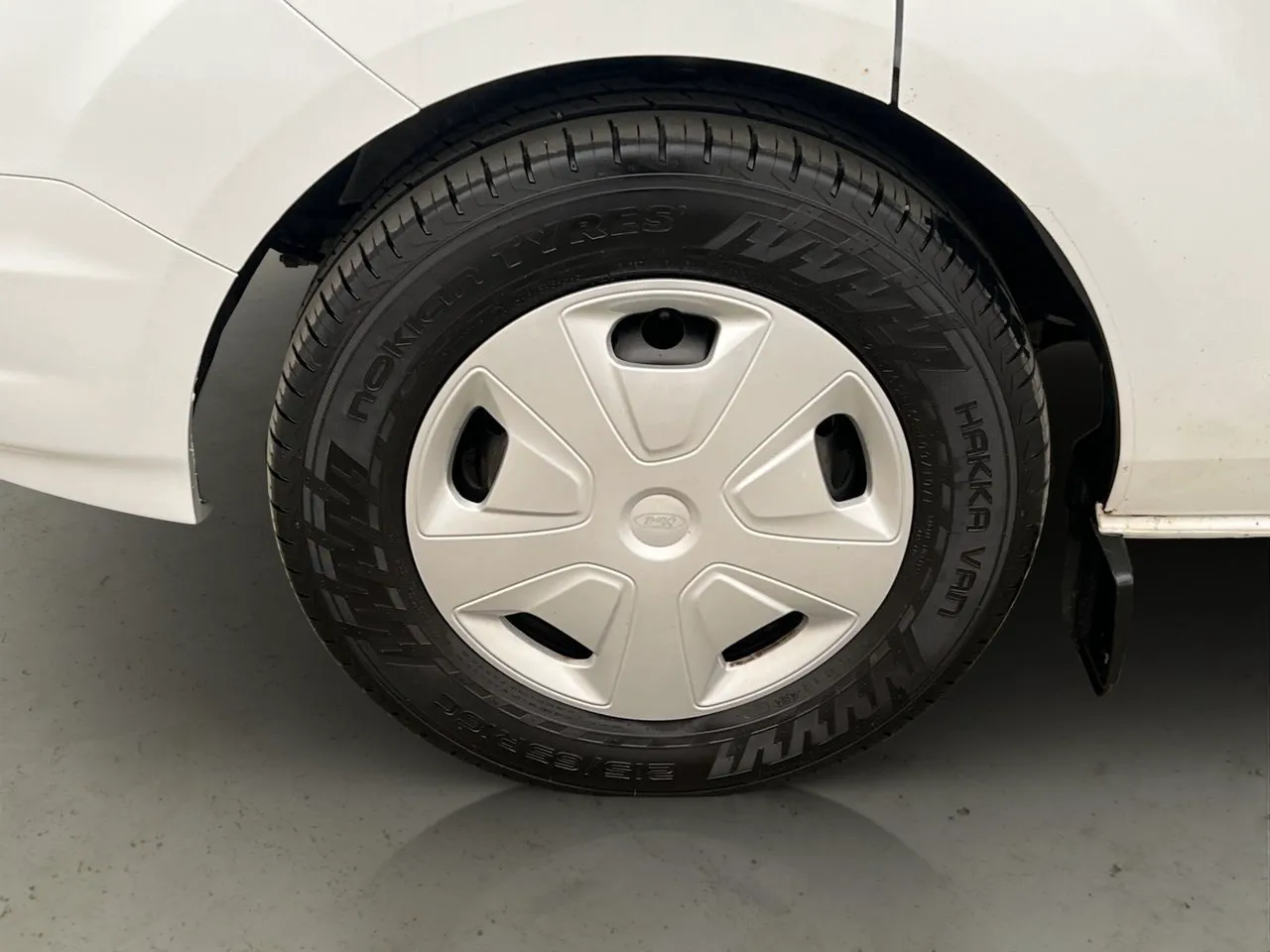 Vehicle image 25