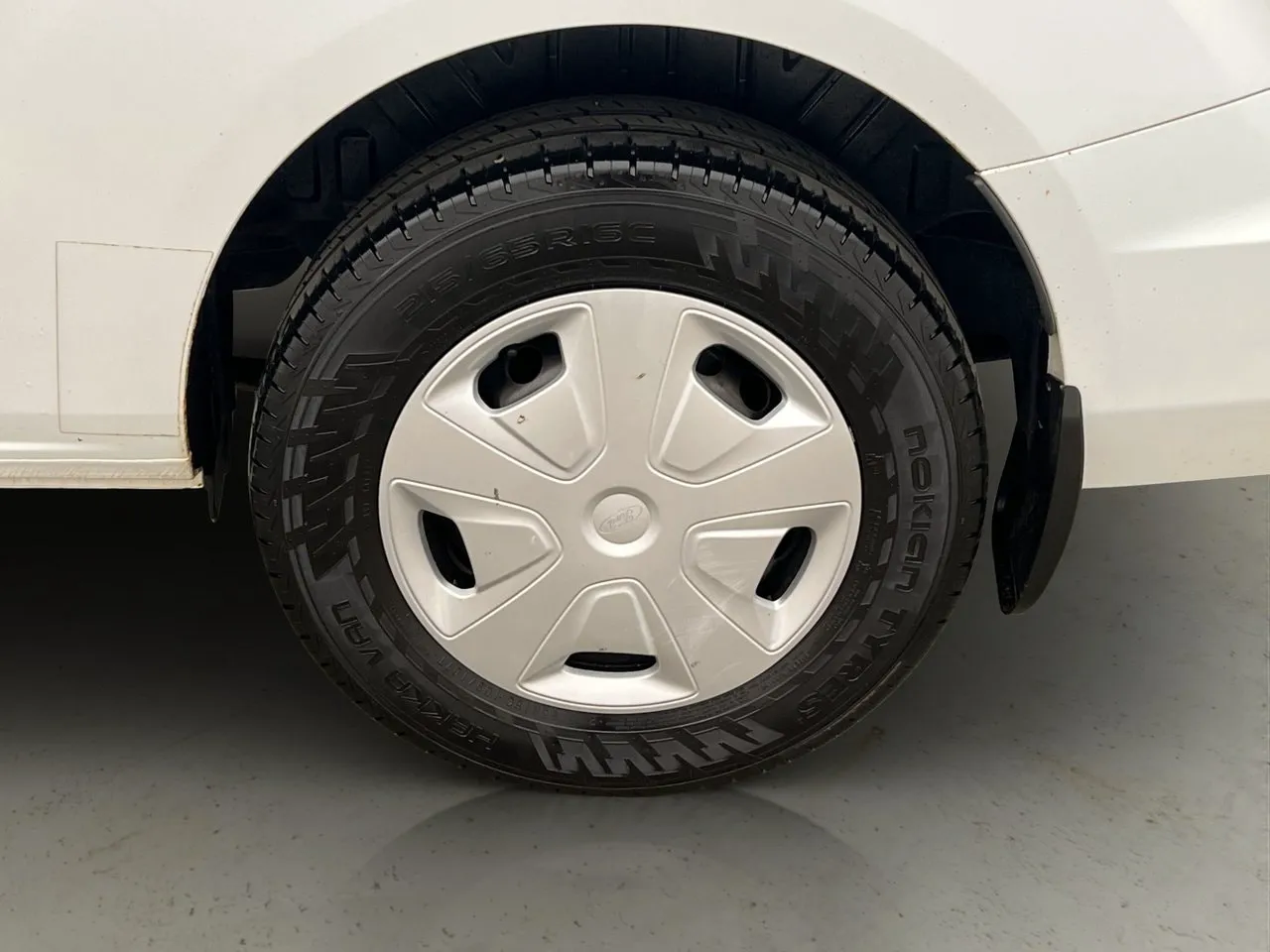 Vehicle image 26