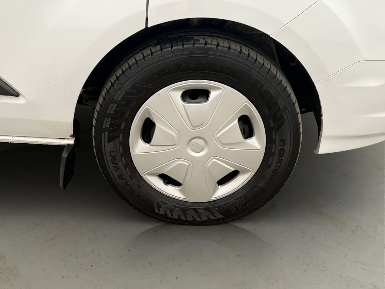Vehicle image 28