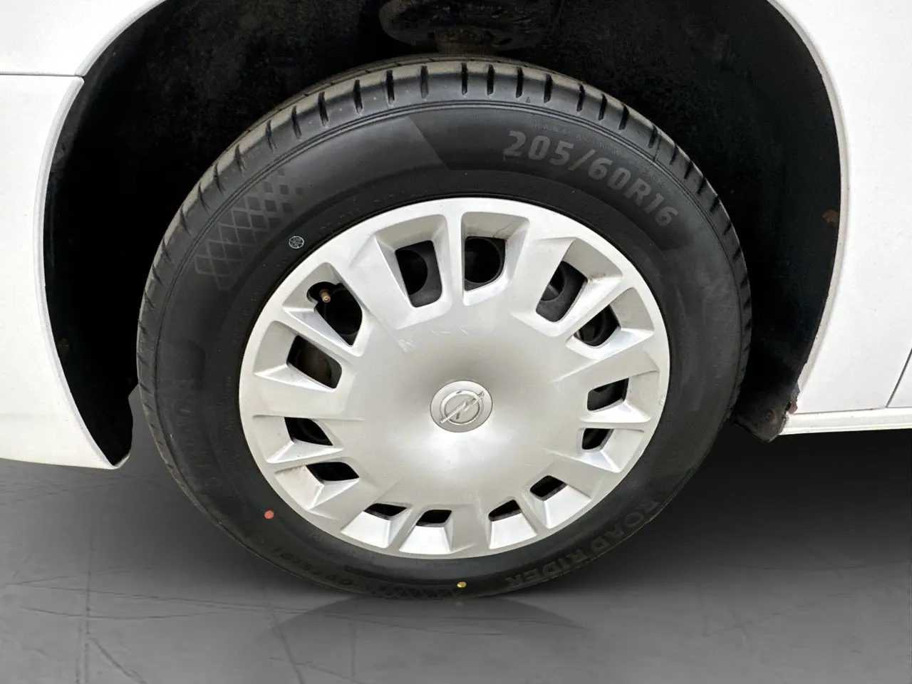 Vehicle image 25
