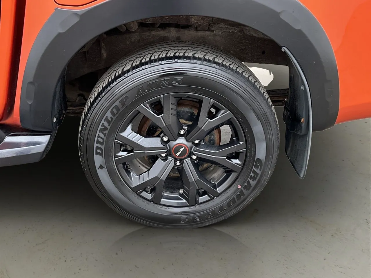 Vehicle image 32