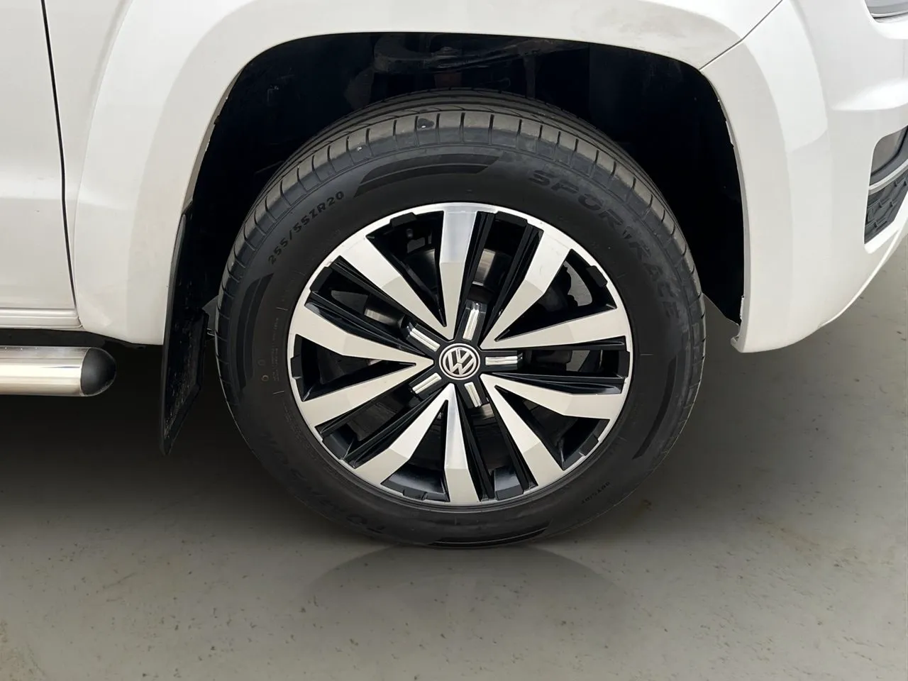 Vehicle image 32