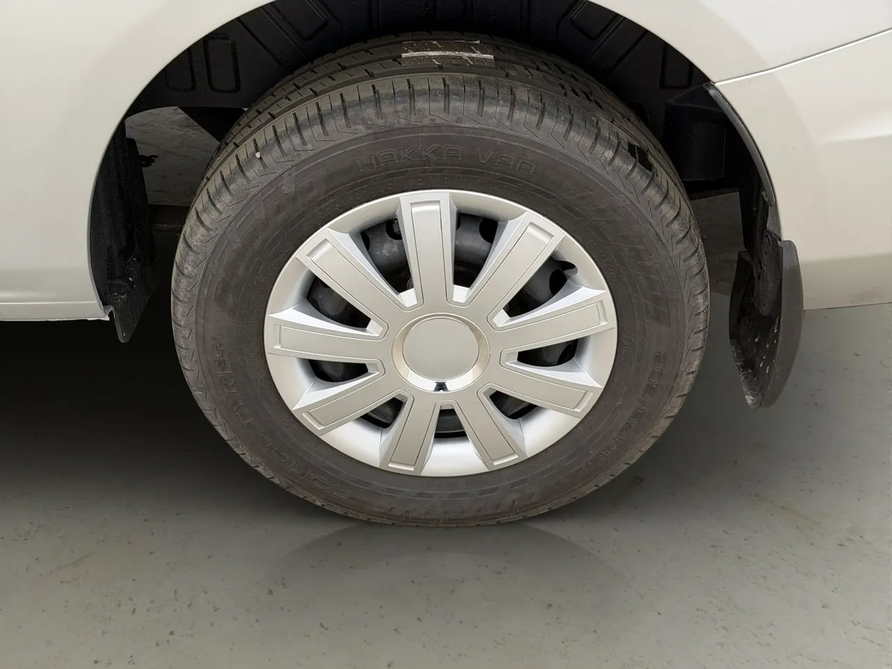Vehicle image 22