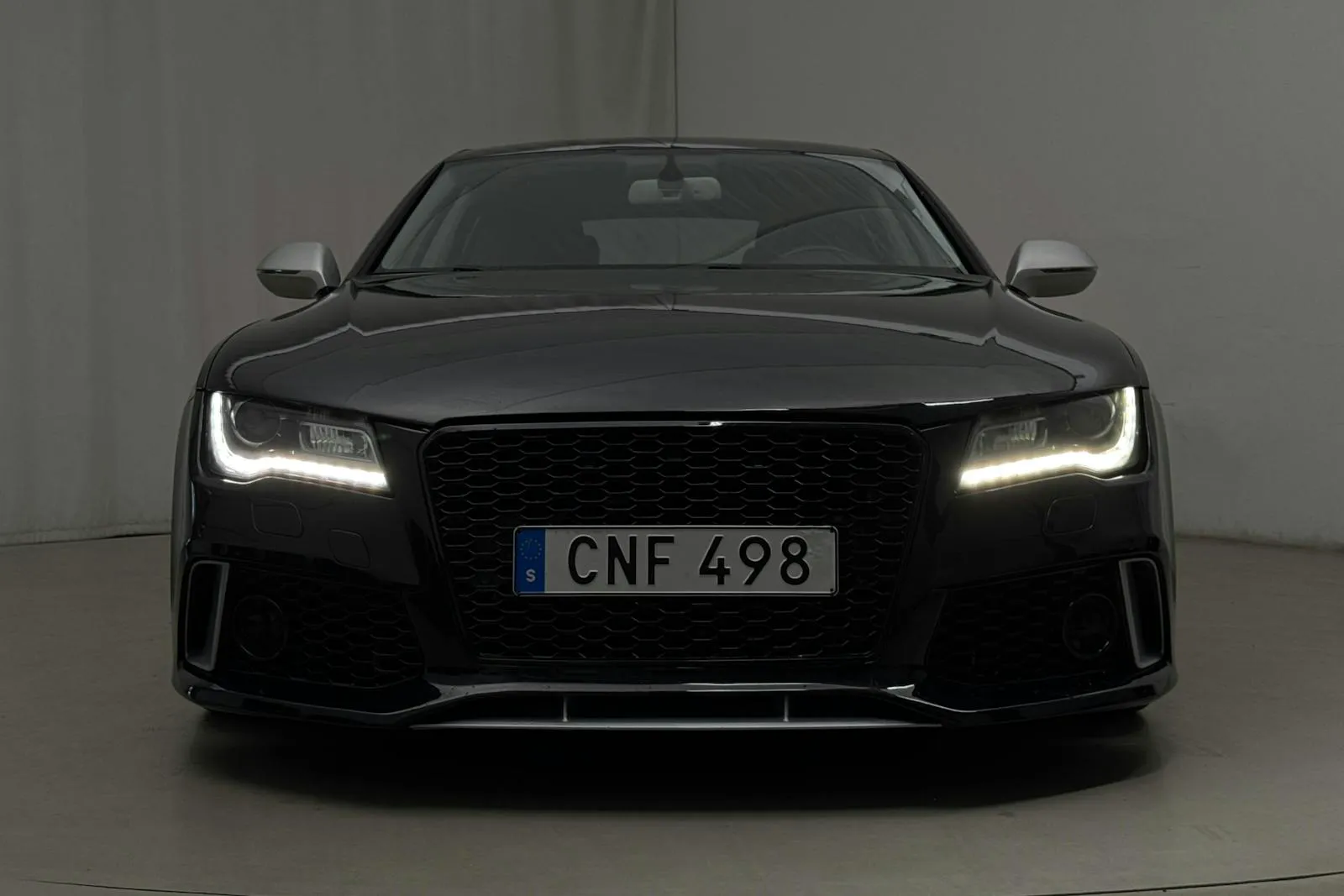 Vehicle image 16