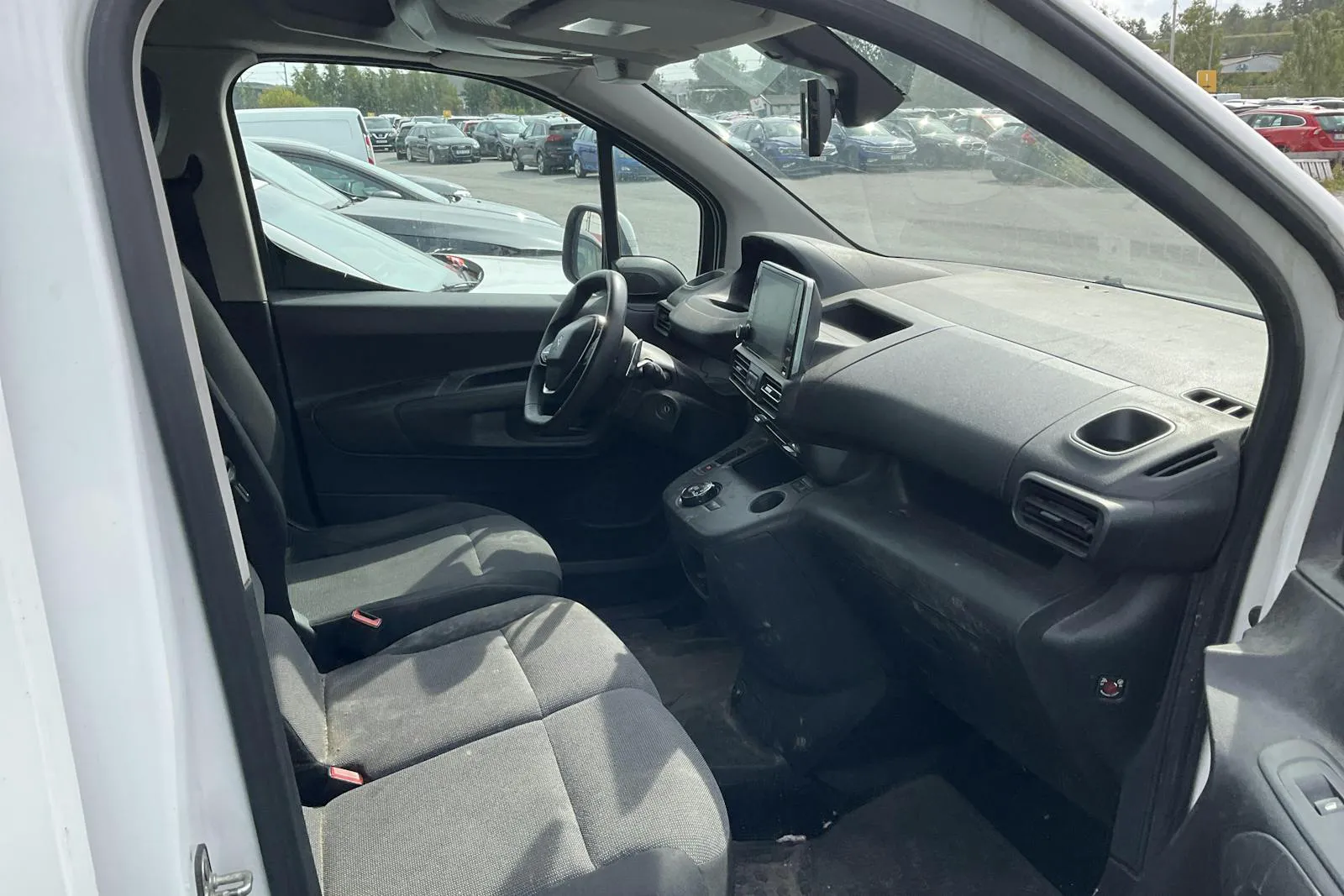 Vehicle image 7