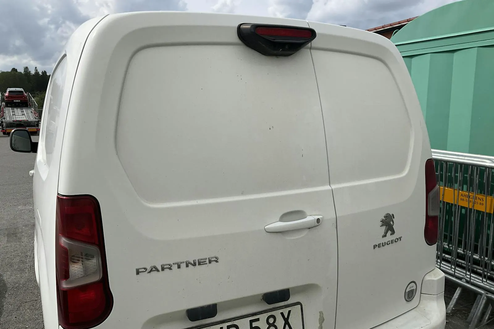 Vehicle image 3