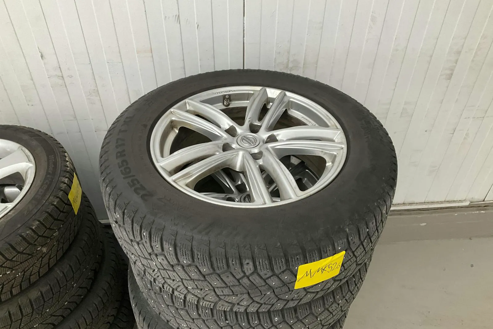 Vehicle image 16