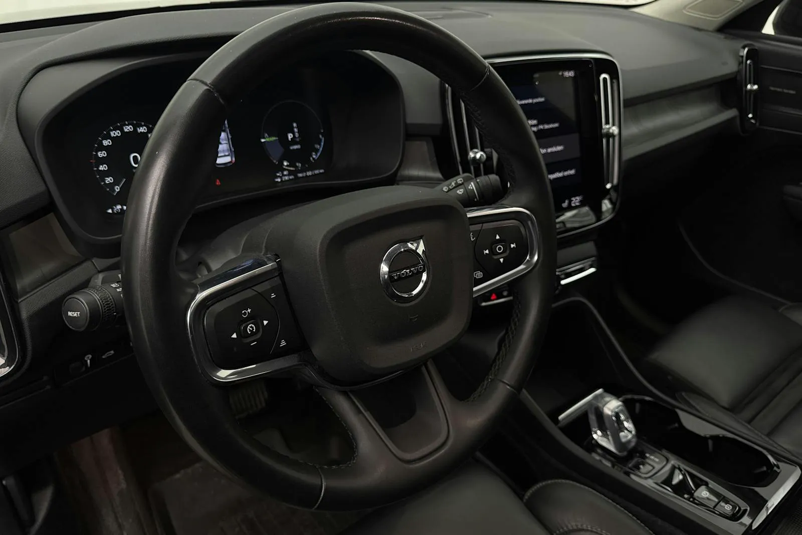 Vehicle image 18