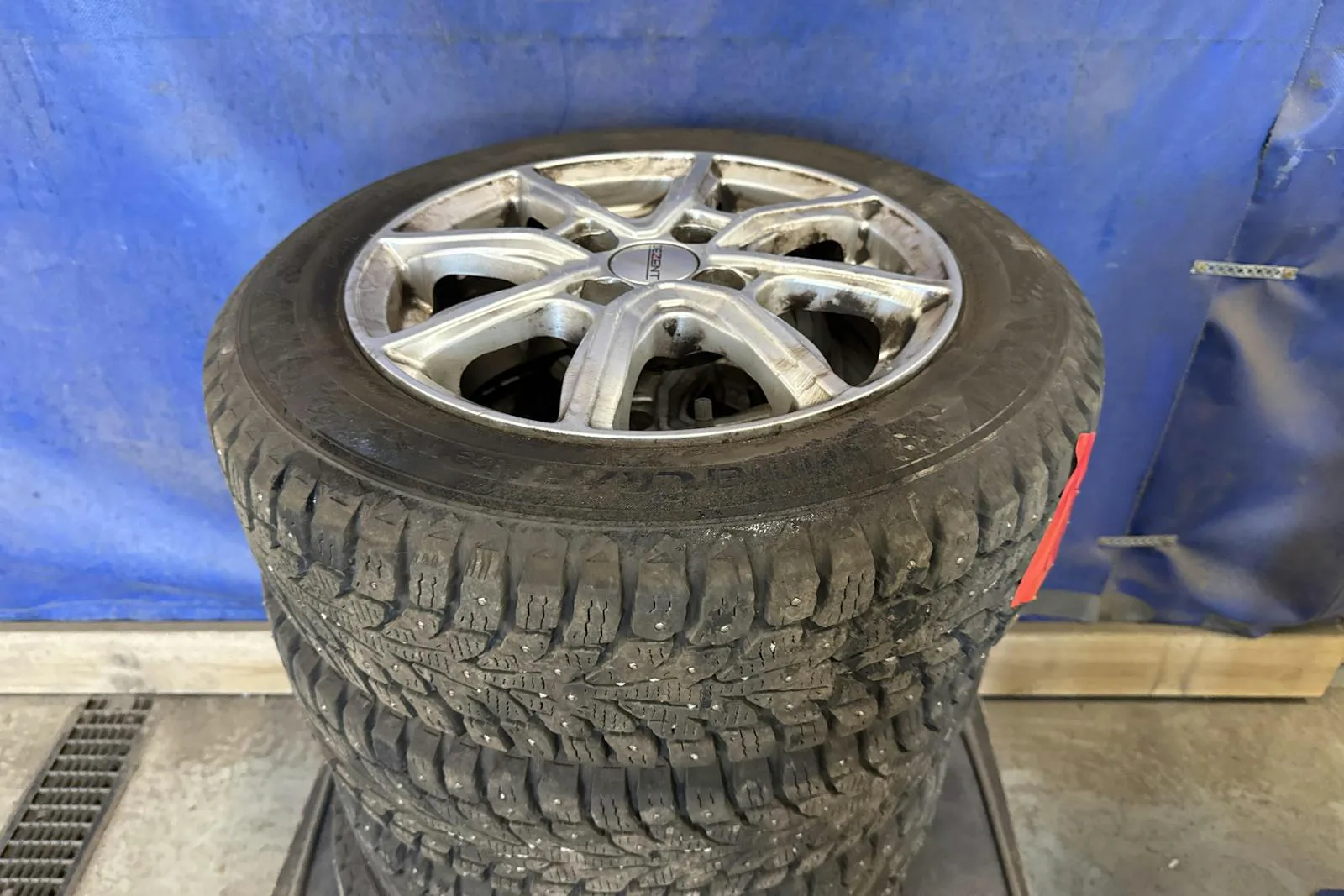 Vehicle image 16