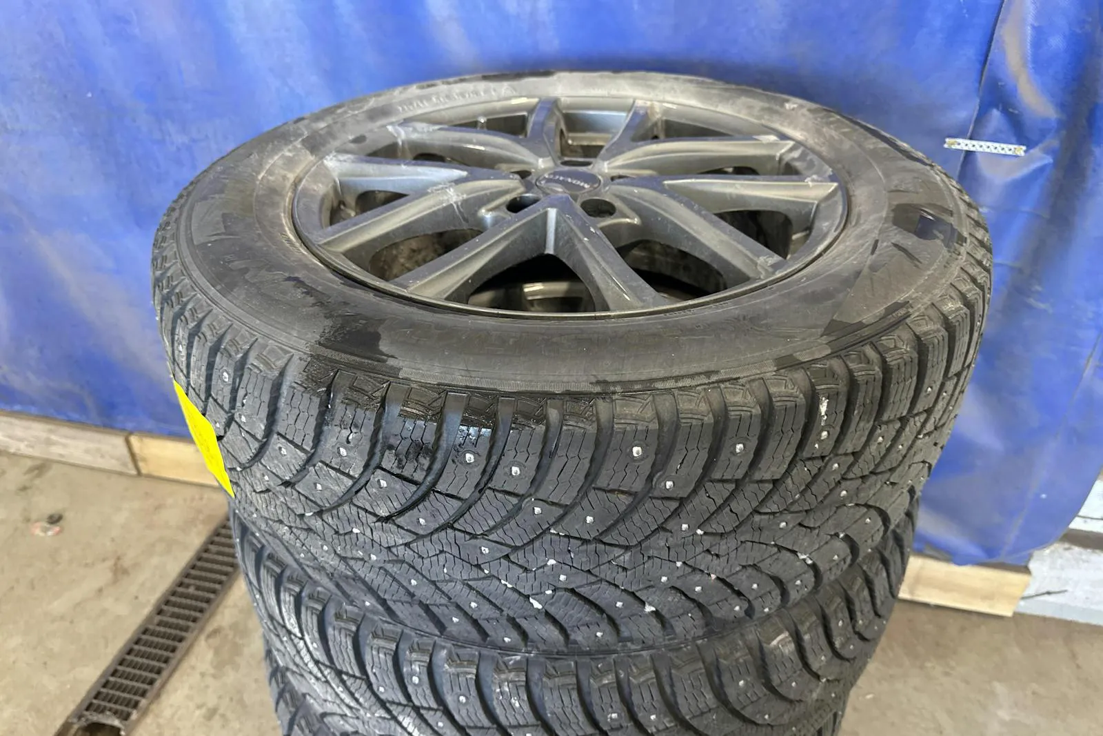 Vehicle image 16