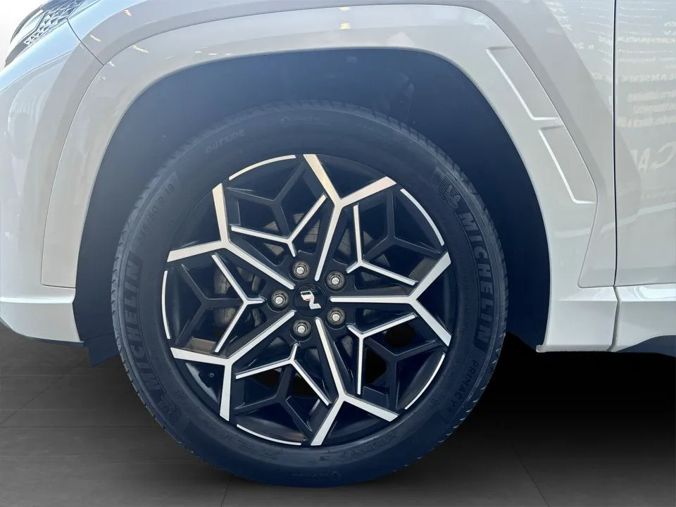 Vehicle image 18