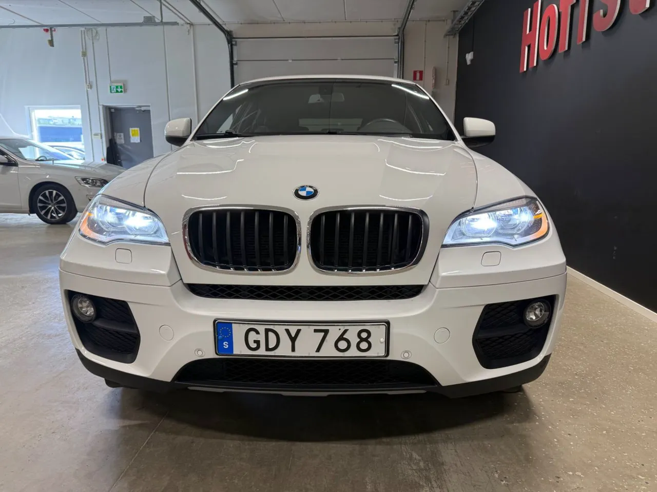Vehicle image 8