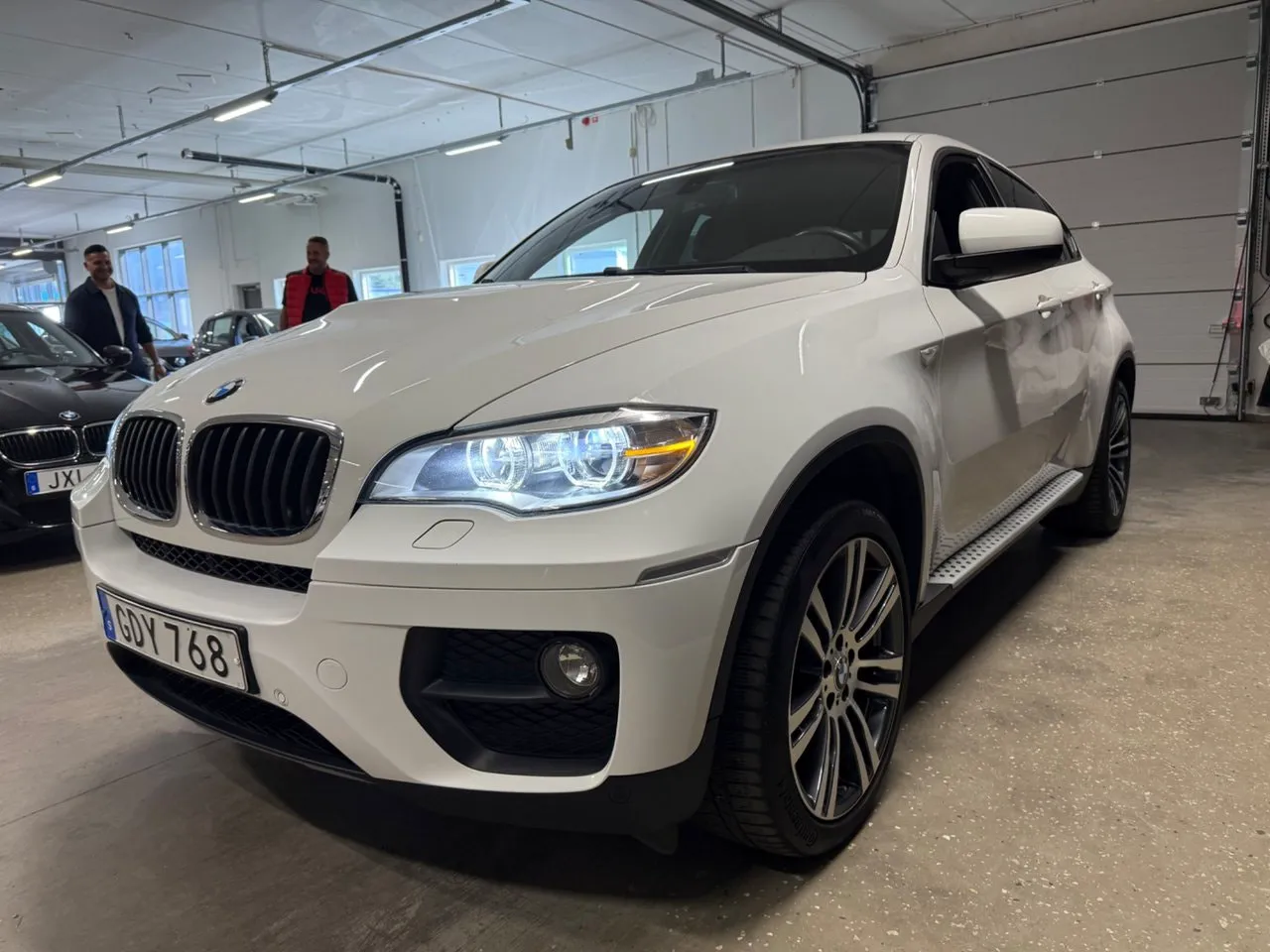 Vehicle image 6