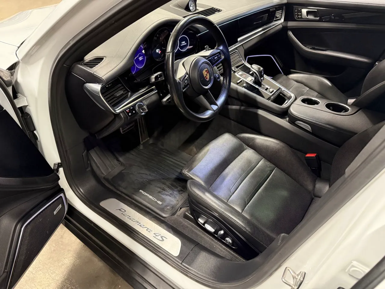 Vehicle image 11