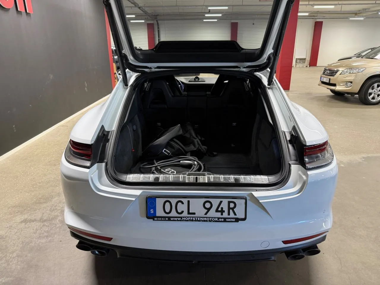Vehicle image 9