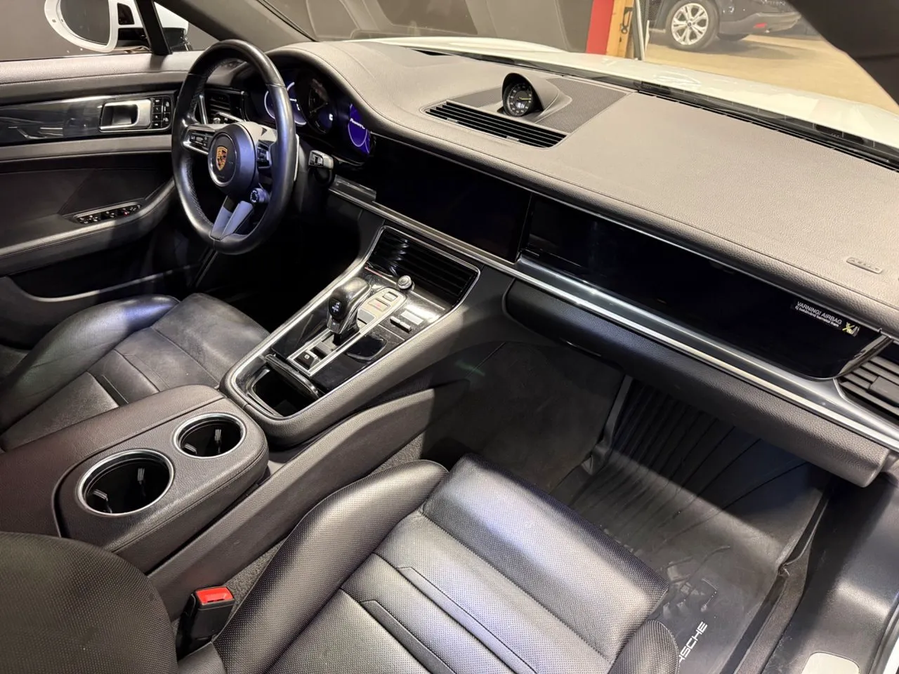 Vehicle image 15