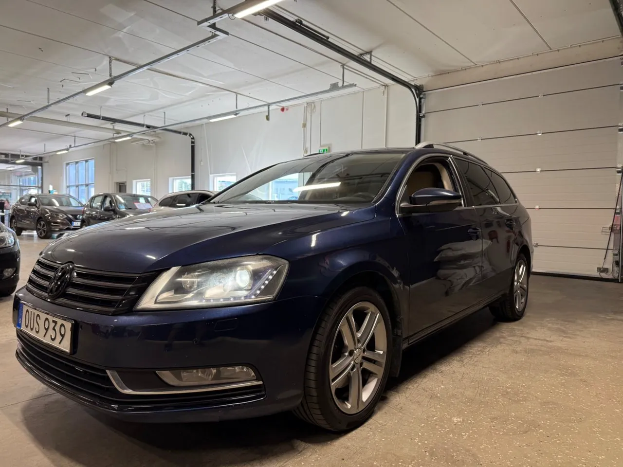 Vehicle image 6