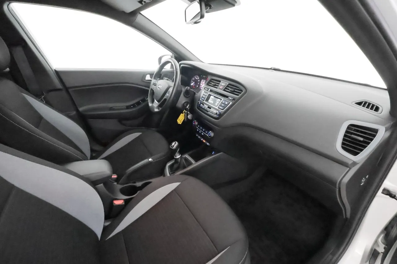 Vehicle image 14
