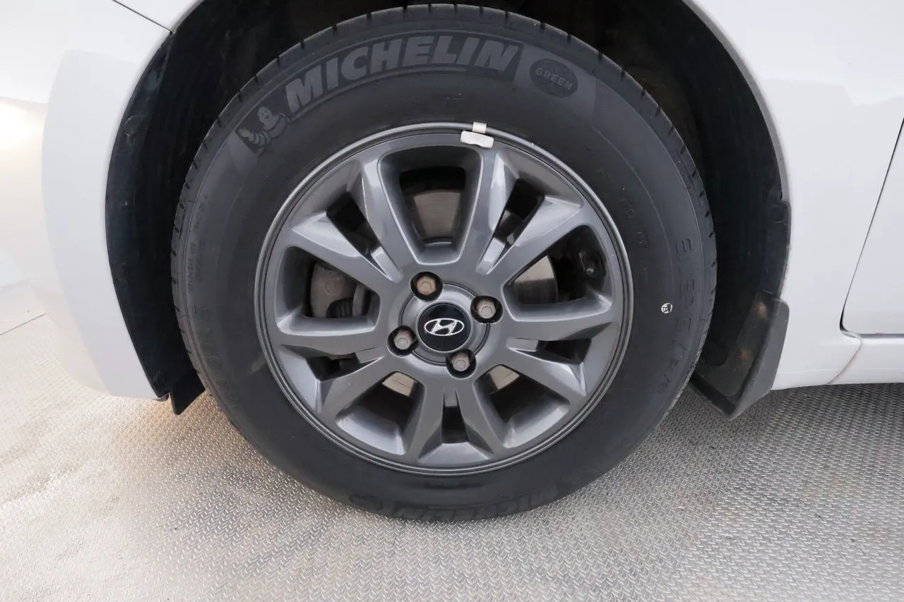 Vehicle image 24