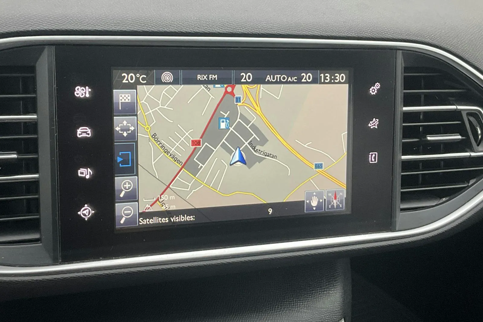 Vehicle image 10
