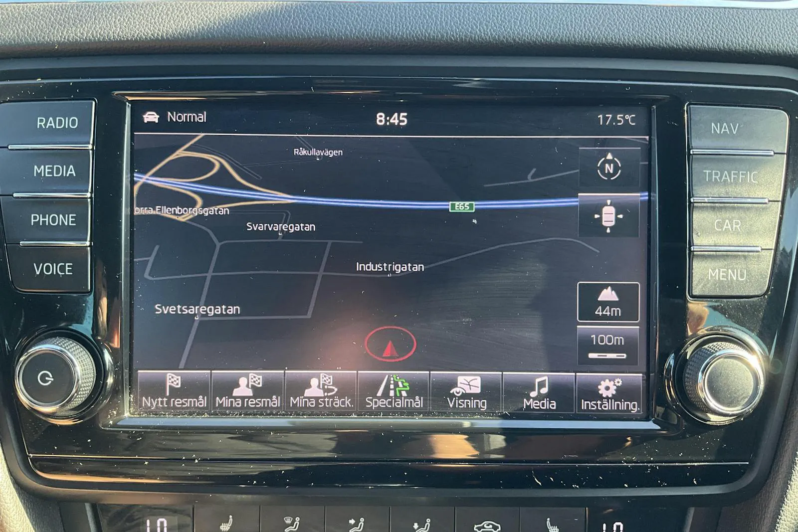Vehicle image 10