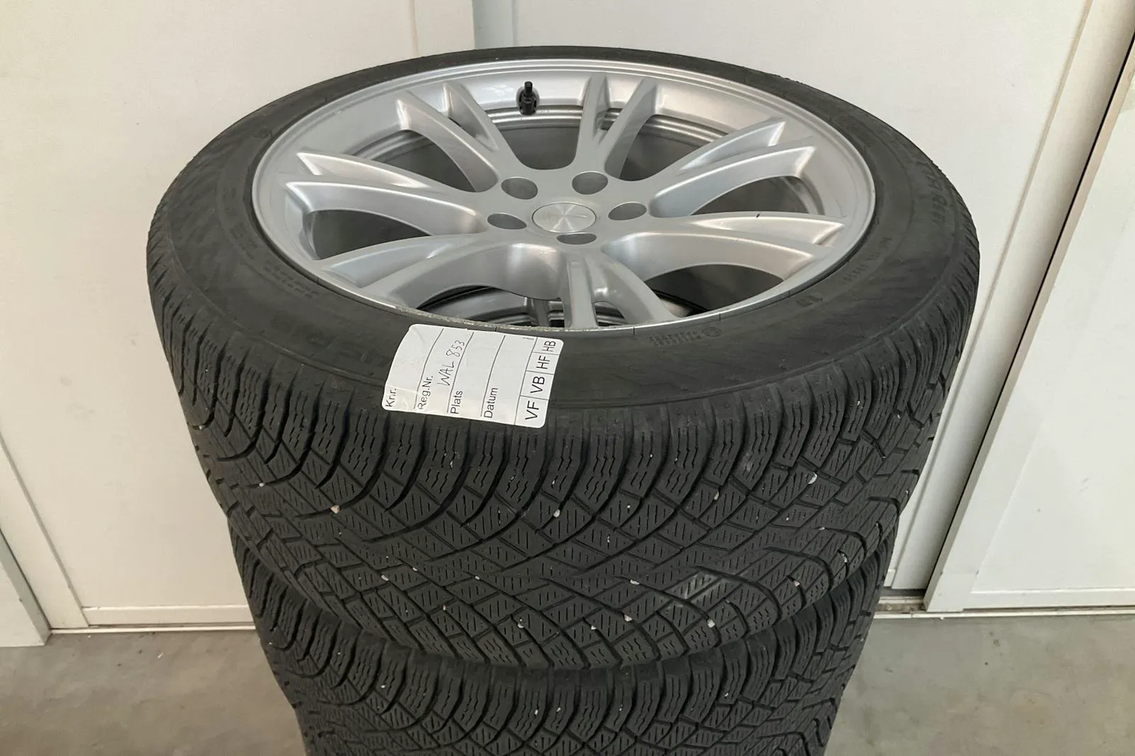 Vehicle image 16
