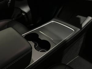 Tesla Model Y bild 18