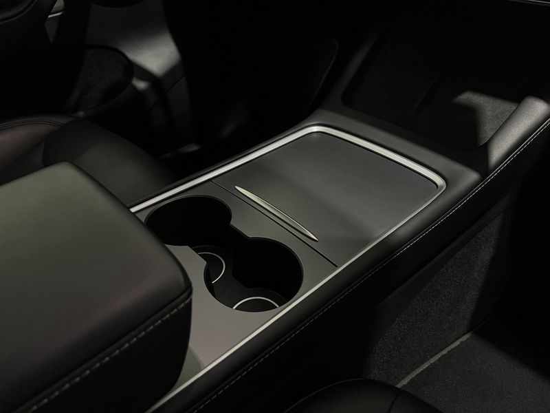 Tesla Model Y bild 18