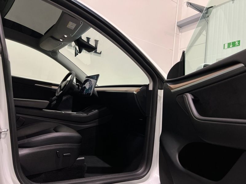 Tesla Model Y bild 25